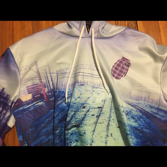 Graphic cropped hoodie - Picture 2 of 6